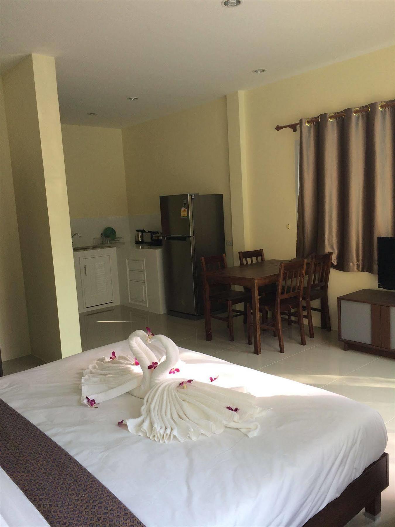 Lucky Lek Resort Rawai Ngoại thất bức ảnh