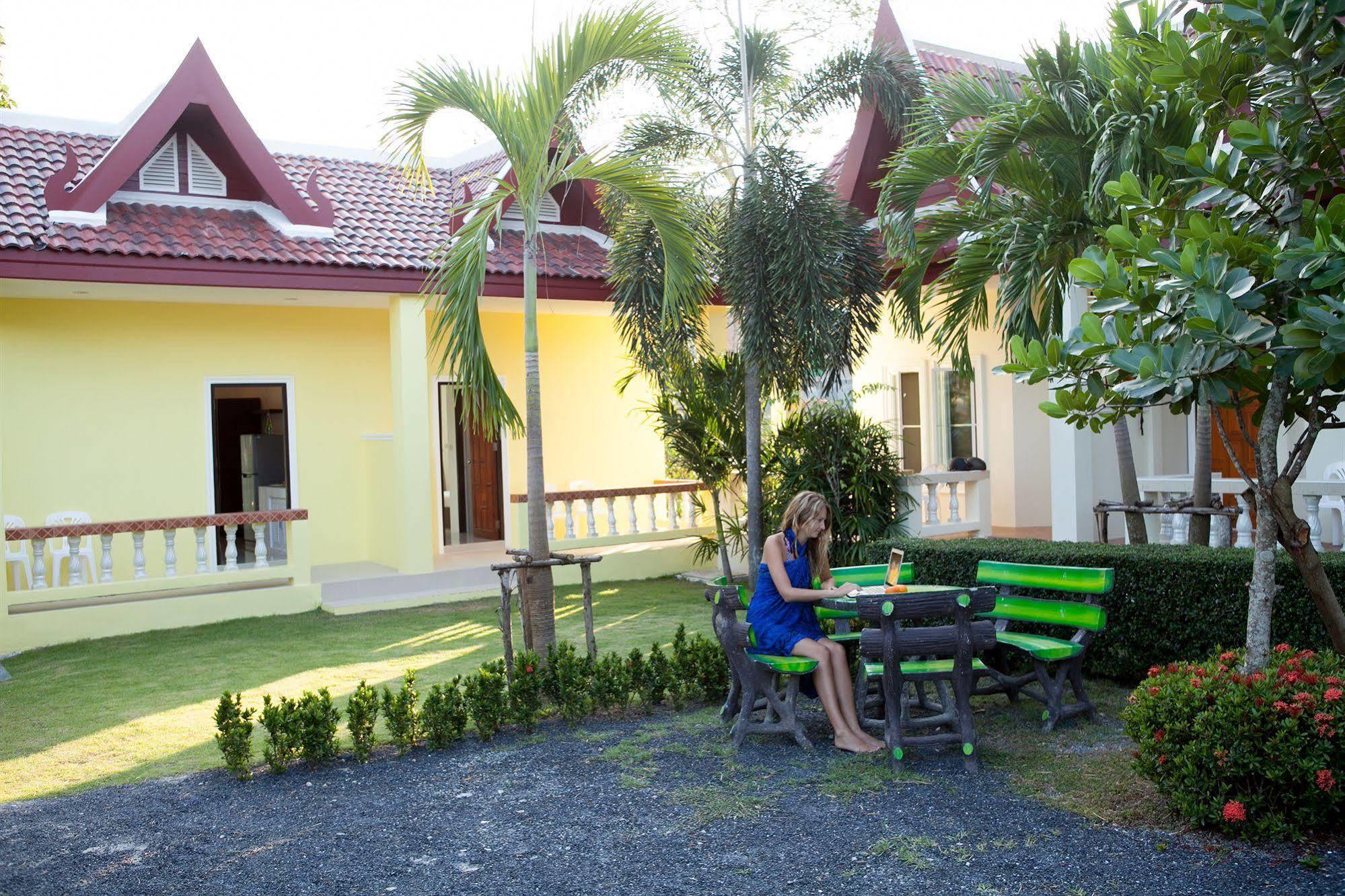 Lucky Lek Resort Rawai Ngoại thất bức ảnh
